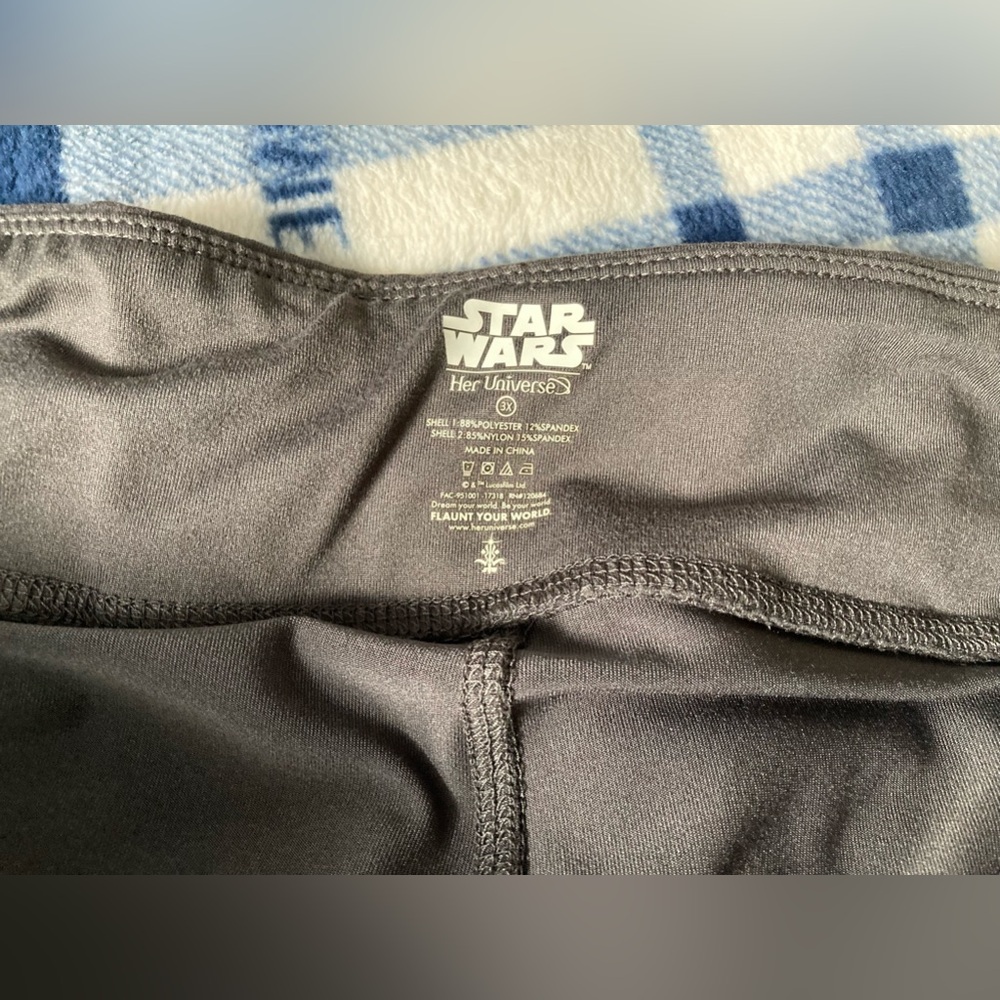 Her Universe Star Wars The Clone Wars Ahsoka Tano Active Capris (athletic pants) - Picture 3 of 4